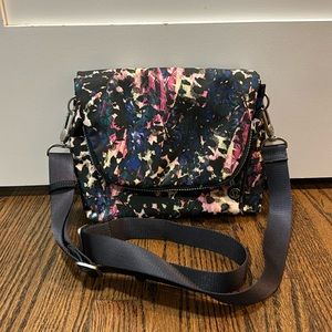 LULULEMON GO YOUR OM WAY BAG
FLORAL BACKDROP BLACK CROSS BODY FESTIVAL